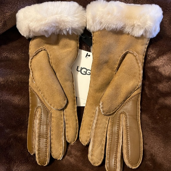 UGG Seamed Touchscreen Shearling-Lined Gloves - Picture 4 of 10
